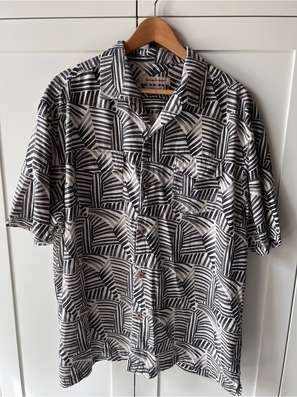 TOMMY BAHAMA- original fit XL silk Hawaiian shirt.
